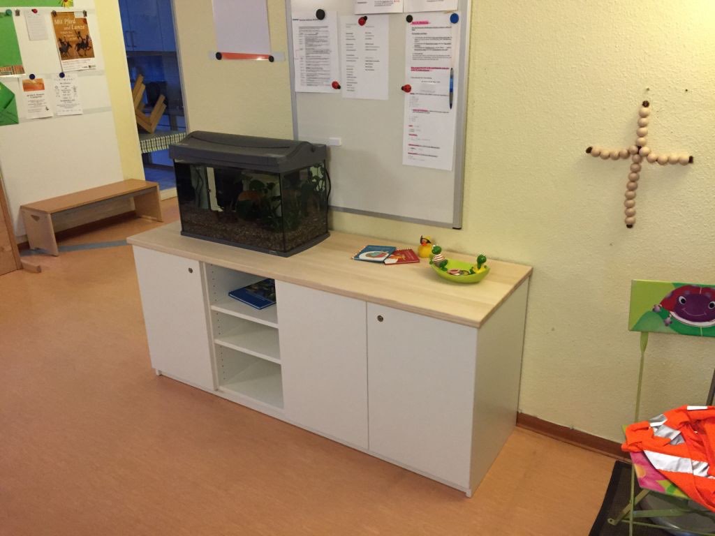 Aquarium wieder standfest: Schrank für die Kita St. Marien, Bild 2