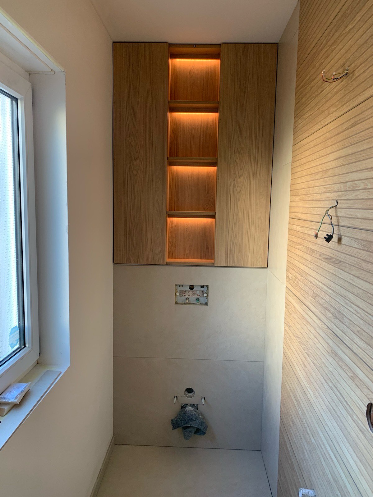Gäste wc Schrank Spülkasten beleuchtung eiche, Badmöbel nach Maß, Tischlerei Giefer Brühl