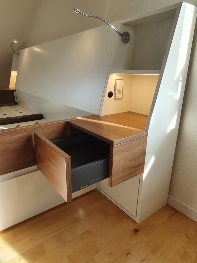 Bett Nussbaum Weißlack schubladen, Betten & Schlafzimmer, Tischlerei Giefer Brühl