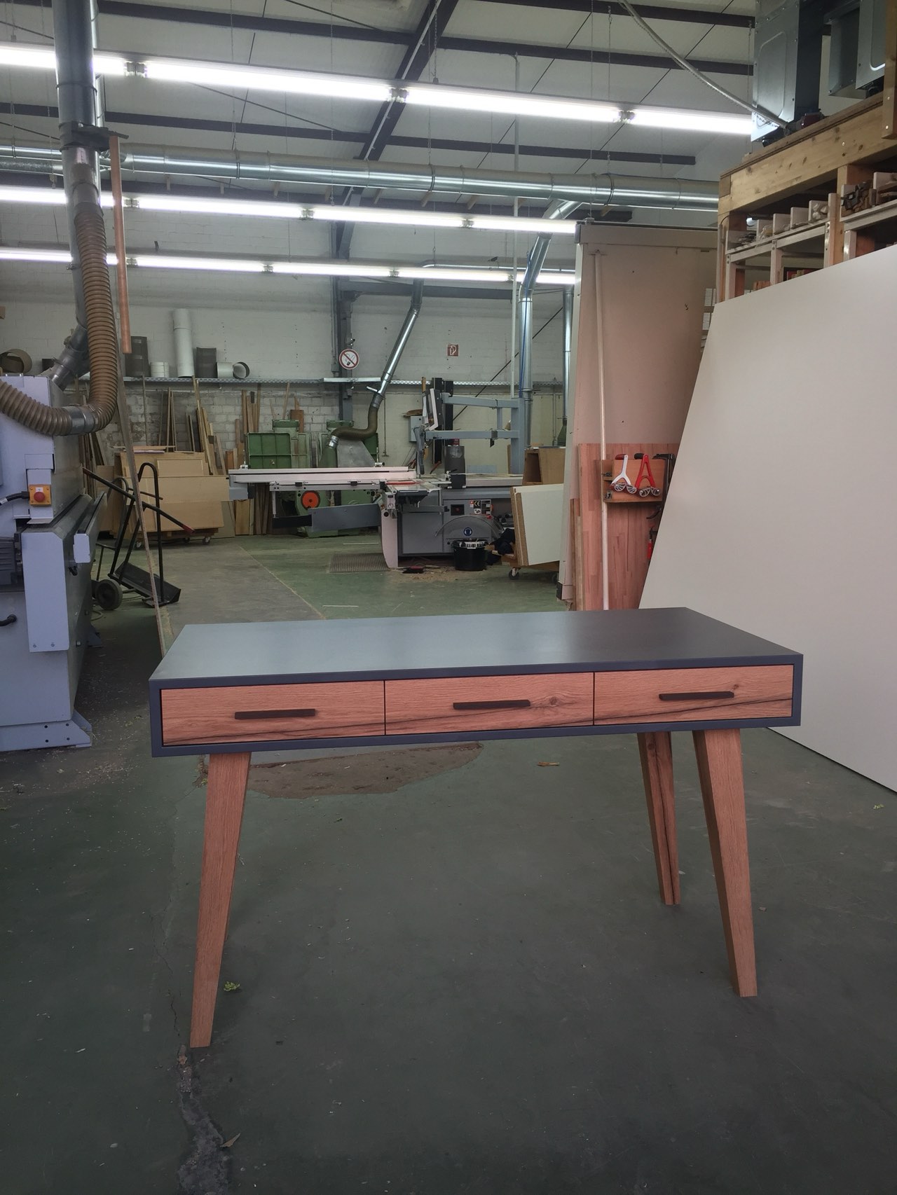Gesellenstück Schreibtisch in Alteiche von Anna Ahrends, Bild 6
