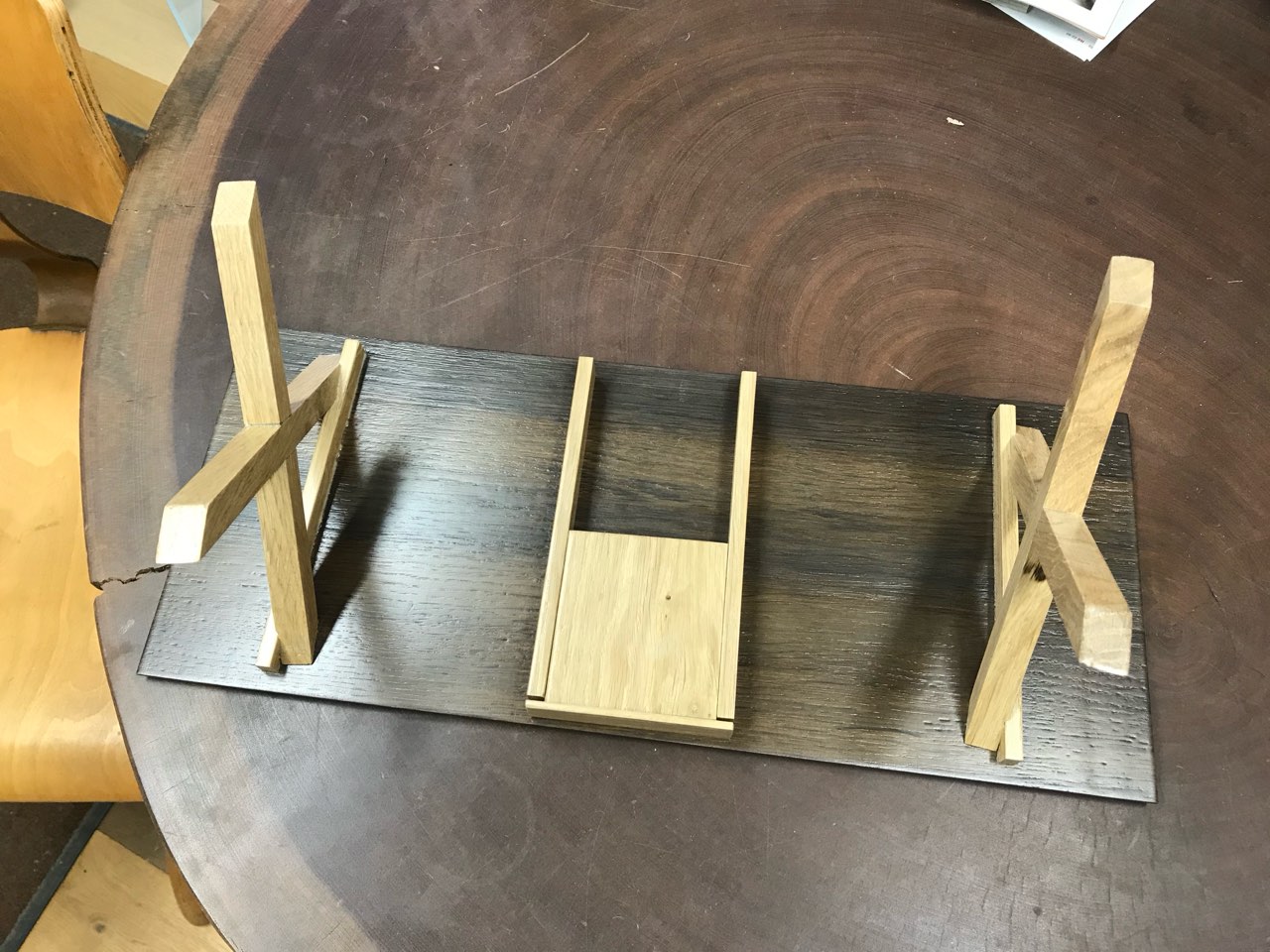 Gesellenstück Tisch mit Waldkante von Lukas Heisterkamp, Bild 3