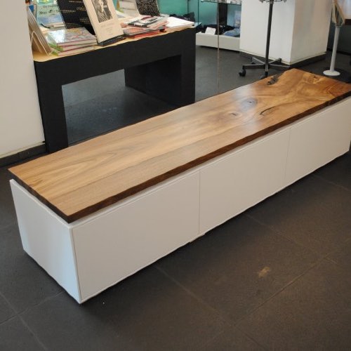 Gesellenstück Lowboard in Weißlack und Nussbaum von Marina Lindhauer, Bild 2