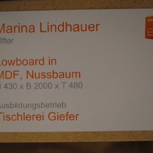 Gesellenstück Lowboard in Weißlack und Nussbaum von Marina Lindhauer, Bild 4