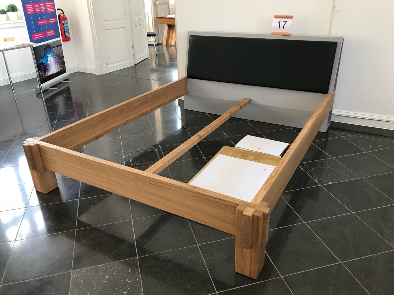 Gesellenstück Bett mit Lederkopfteil von Leon Schmitz, Bild 5