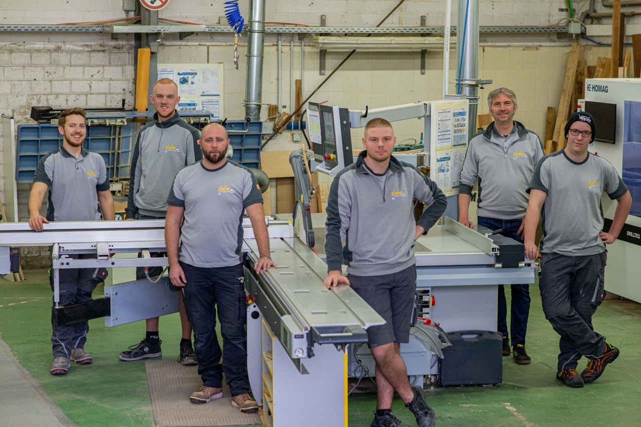 Das Team der Tischlerei Giefer in der Werkstatt