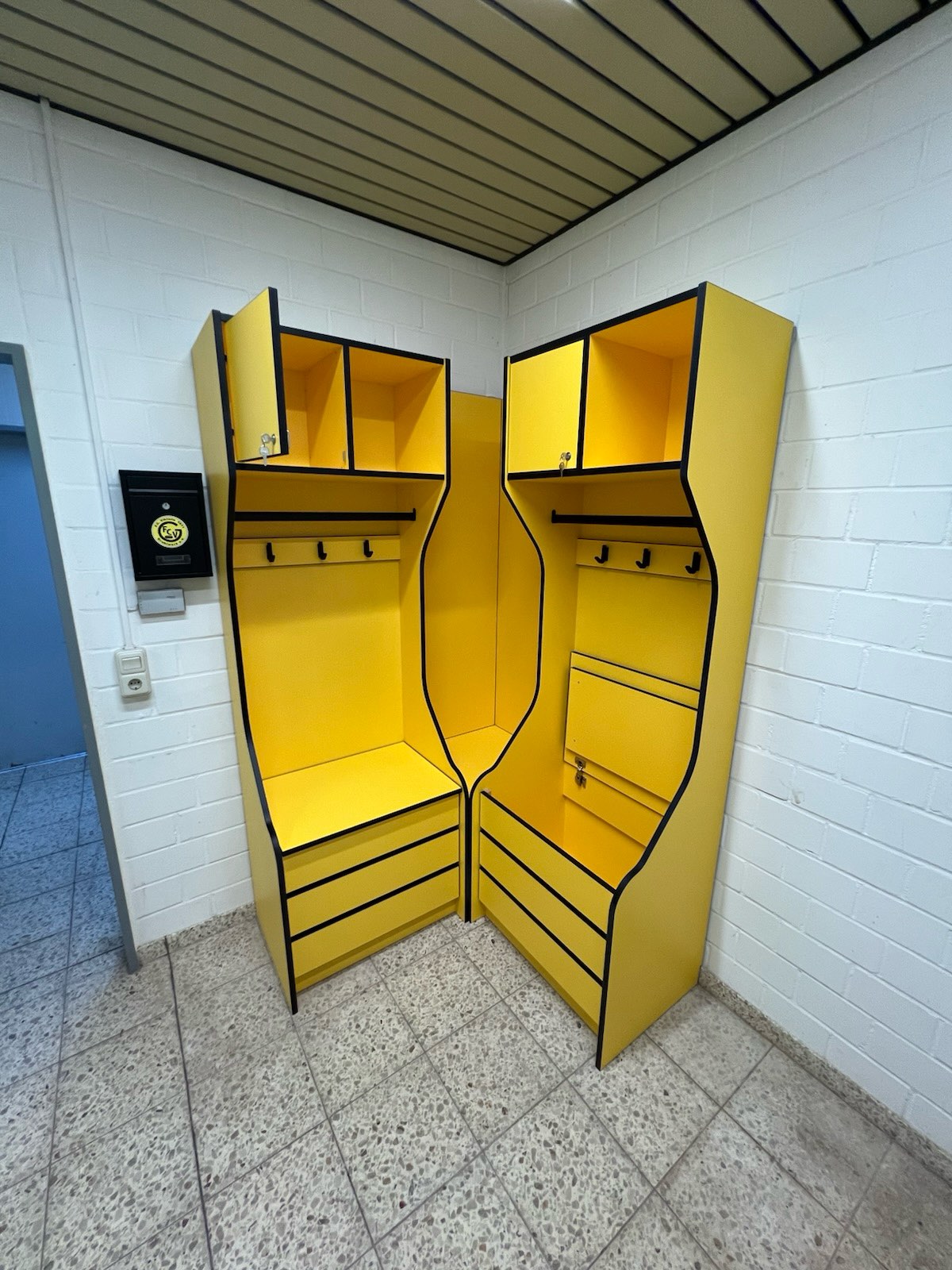 Schiedsrichter kabine umkleide spind, Innenausbau, Tischlerei Giefer Brühl