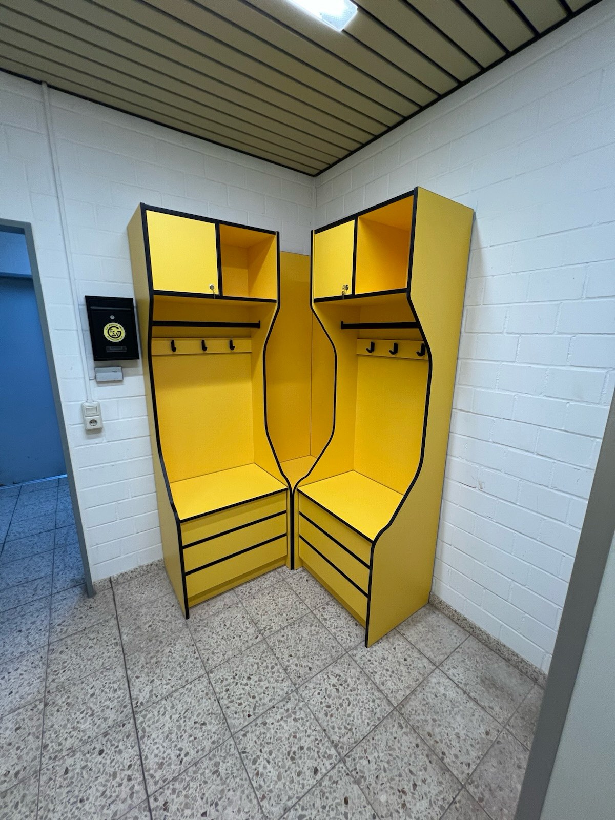 Schiedsrichter kabine umkleide spind, Innenausbau, Tischlerei Giefer Brühl
