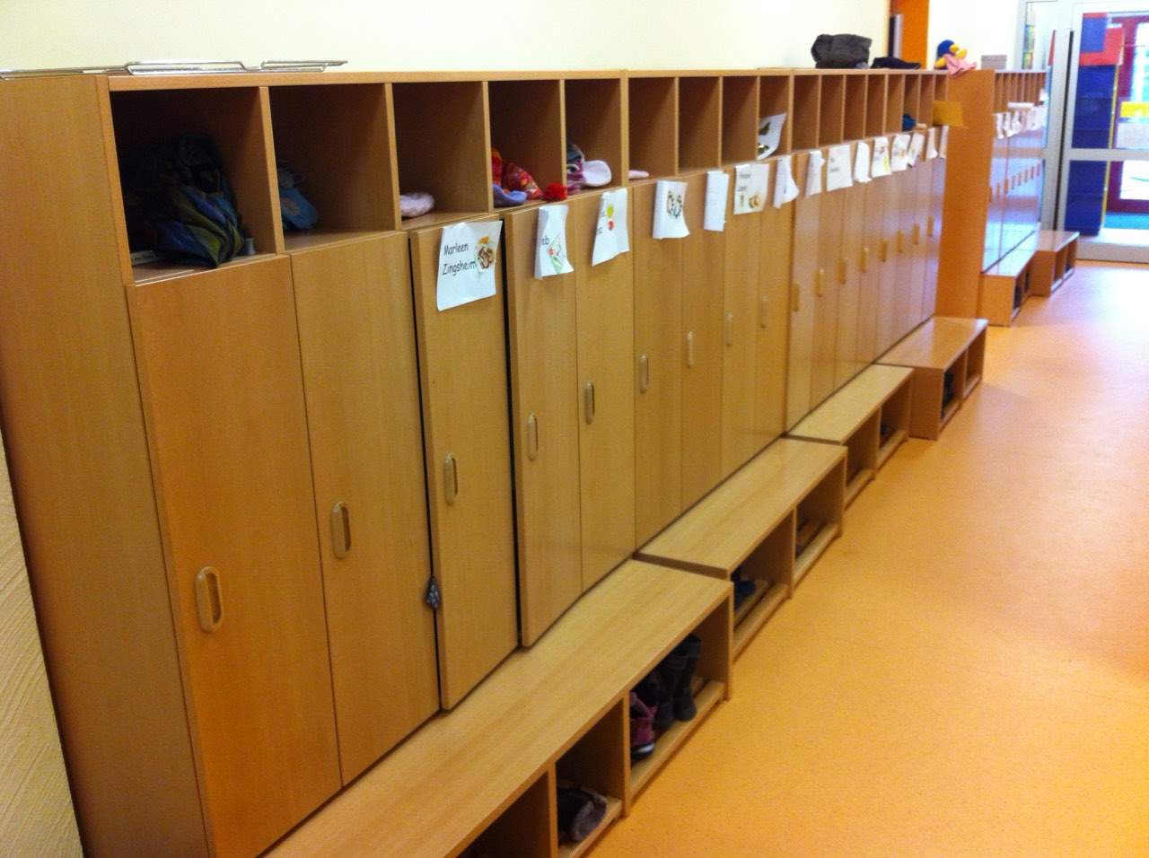 Spind kindergarten buche schuhablage, Kindergartenausstattung, Tischlerei Giefer Brühl