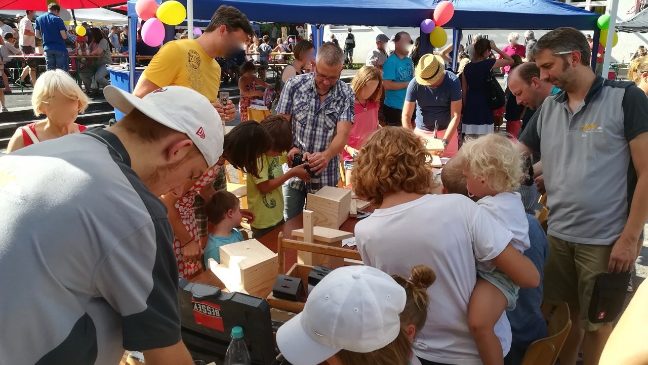 Der frühe Vogel: 60 Nistkästen beim Schulfest in Pingsdorf, Bild 2