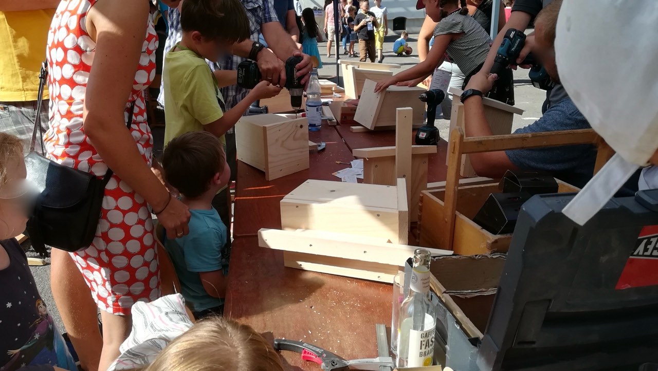 Der frühe Vogel: 60 Nistkästen beim Schulfest in Pingsdorf, Bild 3