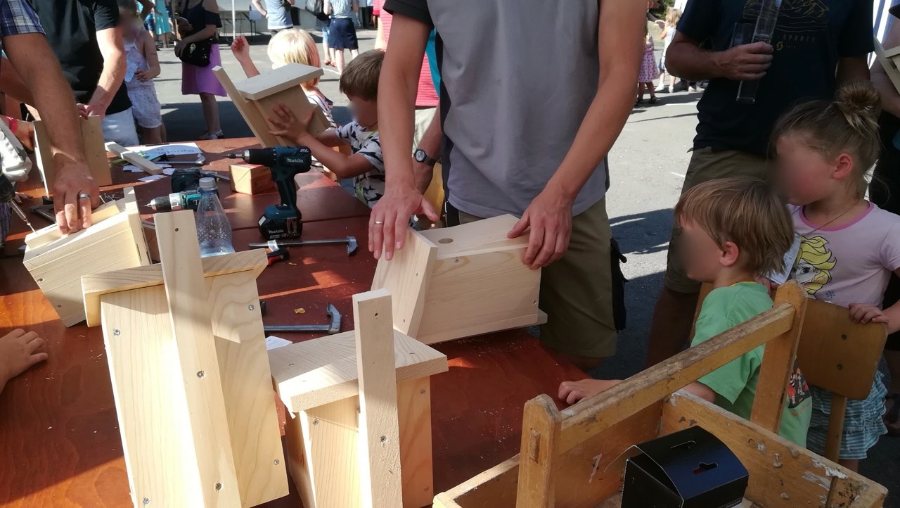 Der frühe Vogel: 60 Nistkästen beim Schulfest in Pingsdorf, Bild 4