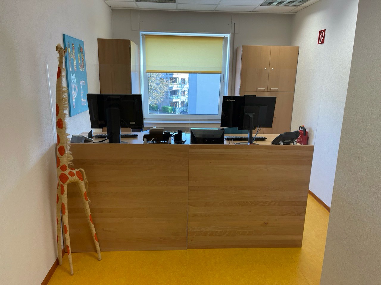 Praxis empfang schreibtisch, Praxiseinrichtungen, Tischlerei Giefer Brühl
