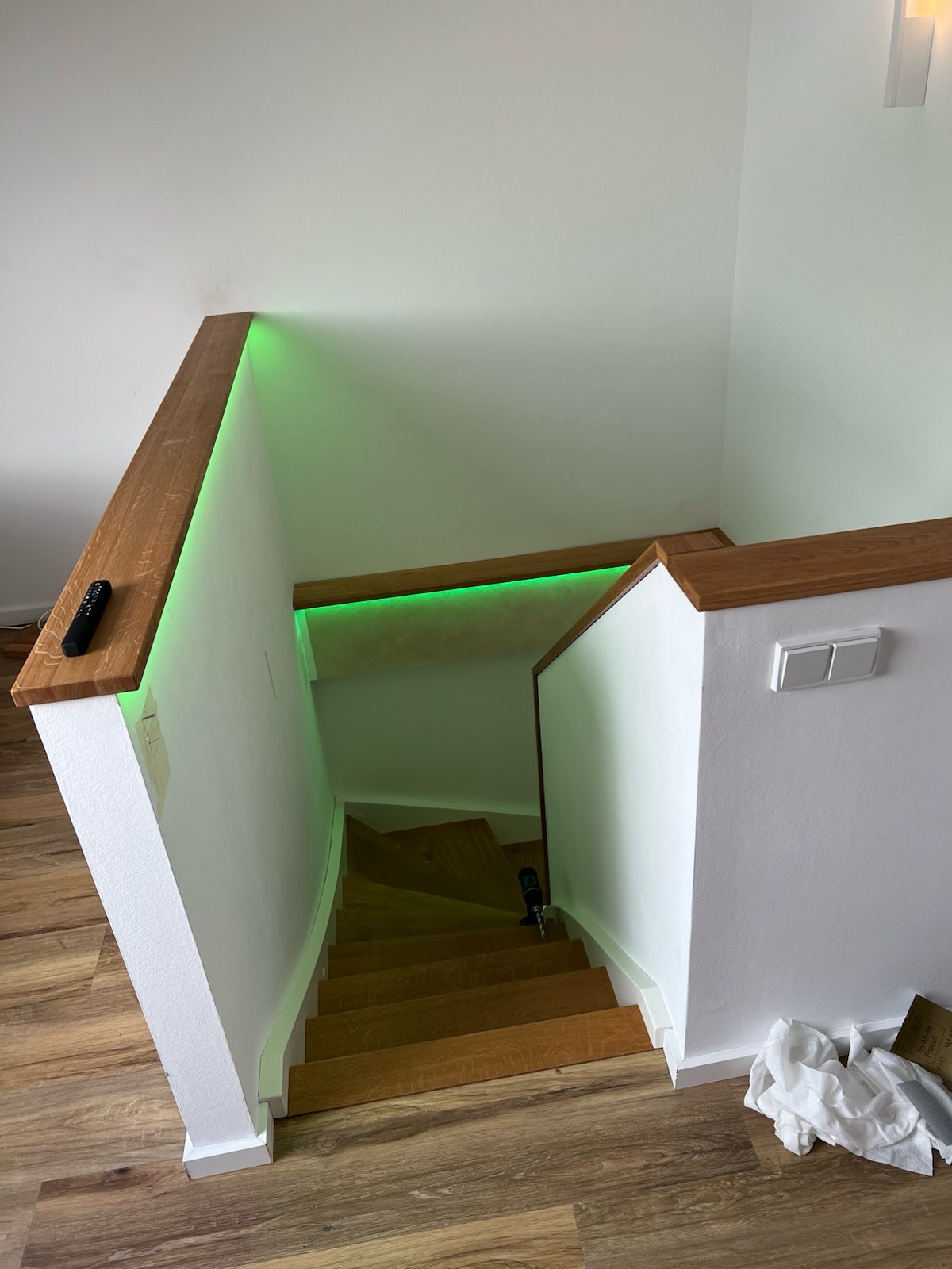 Mauerabdeckung treppenhaus eiche LED RGB, Treppenbau, Tischlerei Giefer Brühl